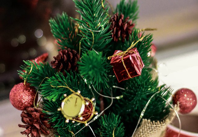 Office Christmas Decorations Inspo | Advent Calendar Online